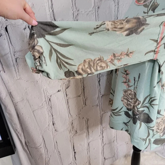 MINT Floral Long Sleeve Tunic Top Crew Neck Soft Fuzzy Sweater Material Womens M - Picture 3 of 5